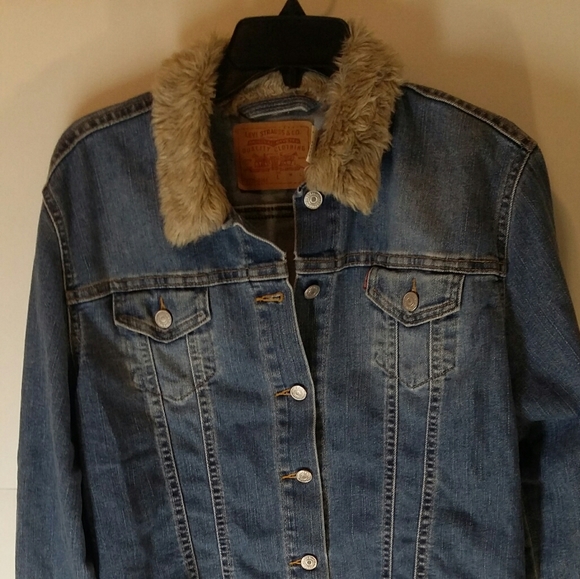 Levis Denim Jean Jacket With Faux Fur 